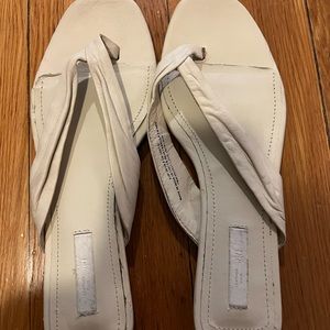 H&M 100 leather Flip Flops 8 7.5 39 cream beige sandals shoes